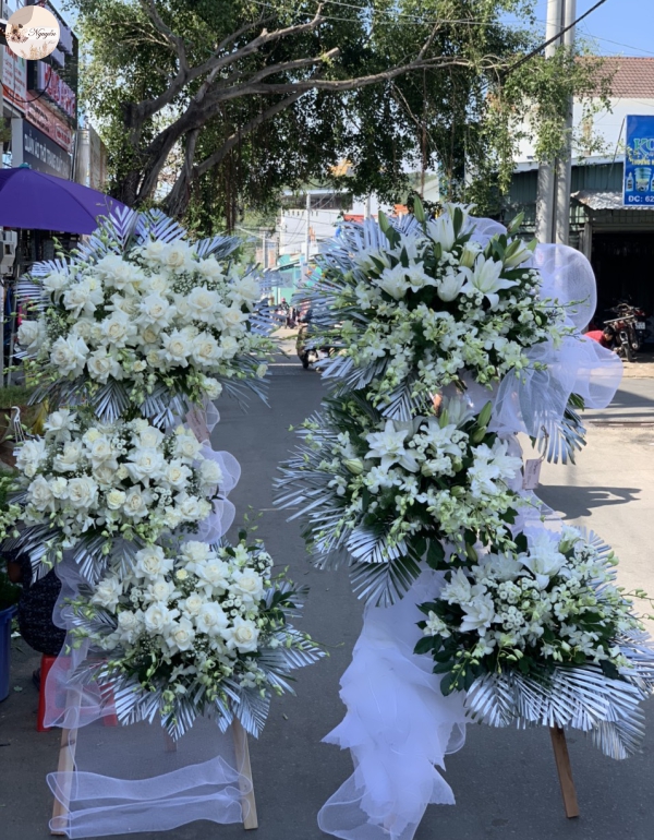 HOA VIẾNG VIP 3 TẦNG FULL TRẮNG