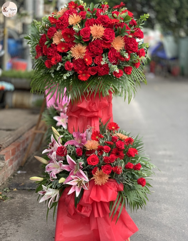 hoa chuc mừng 2 tầng