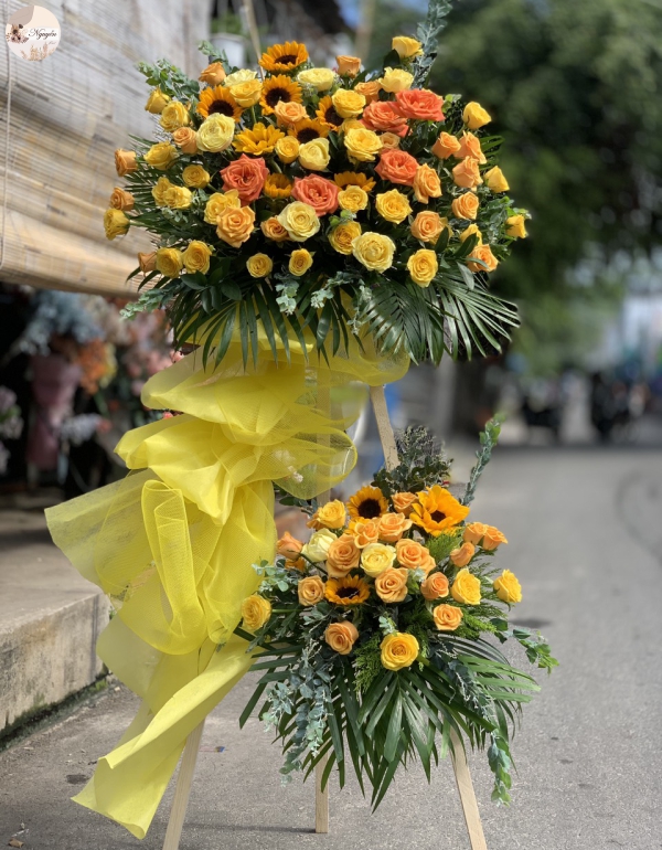 VÀNG BẠC ĐẦY NHÀ