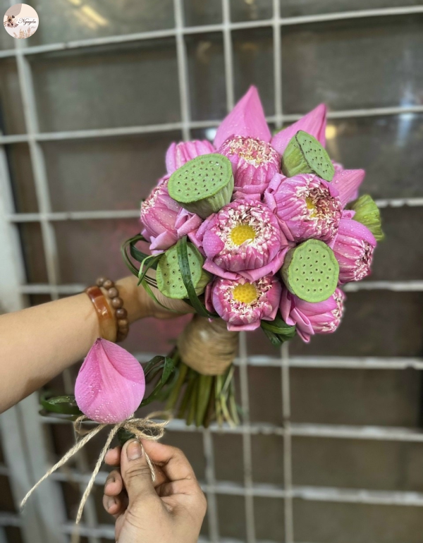 BÓ HOA CƯỚI SEN