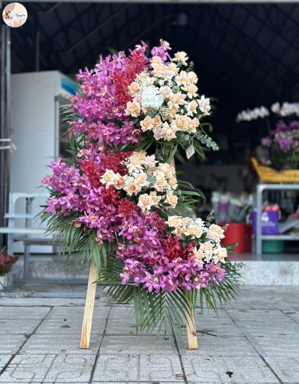 KỆ HOA CHÚC MỪNG